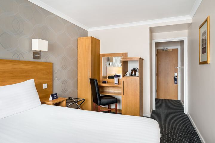 Room 9 of 32