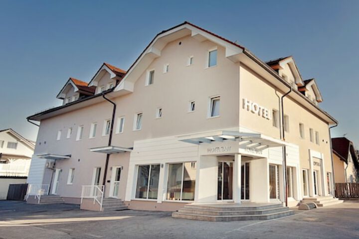 Hotel 95 of 101