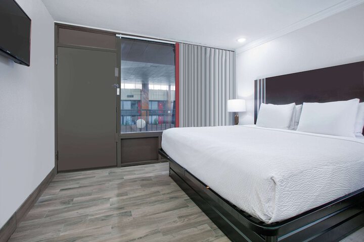 Room 17 of 35