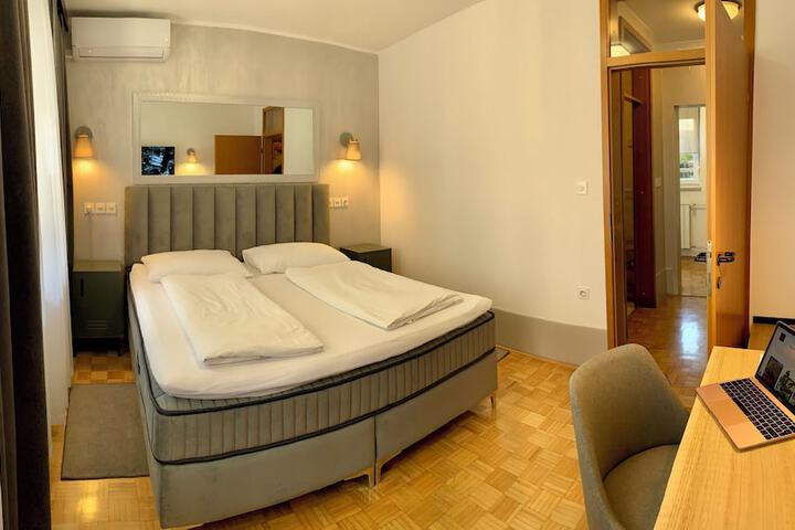 Room 10 of 51