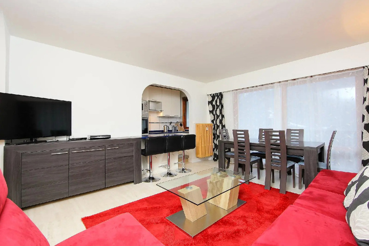 Room 5 of 11
