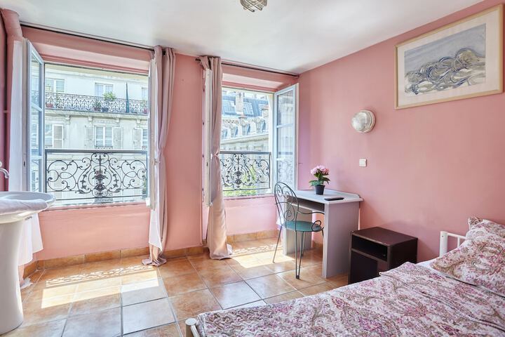 Room 4 of 17