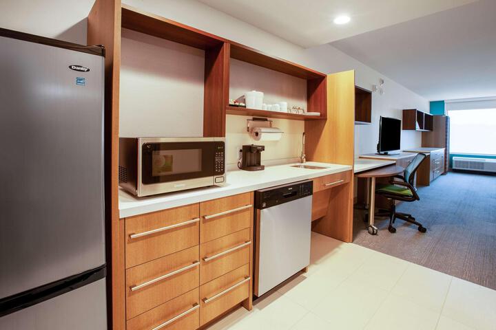 2 Queen Hearing Accessible Studio Suite (9 of 11)