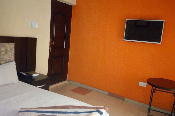 Room 3 of 20