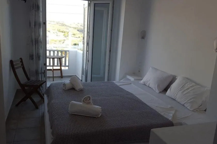 Room 4 of 16