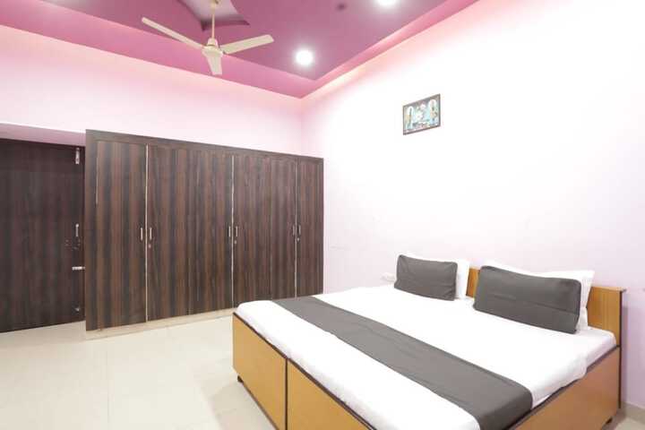 Room 8 of 12