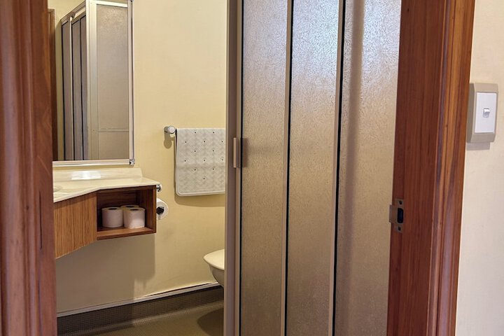 Room 25 of 38