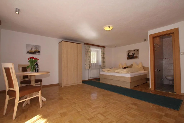 Room 5 of 14