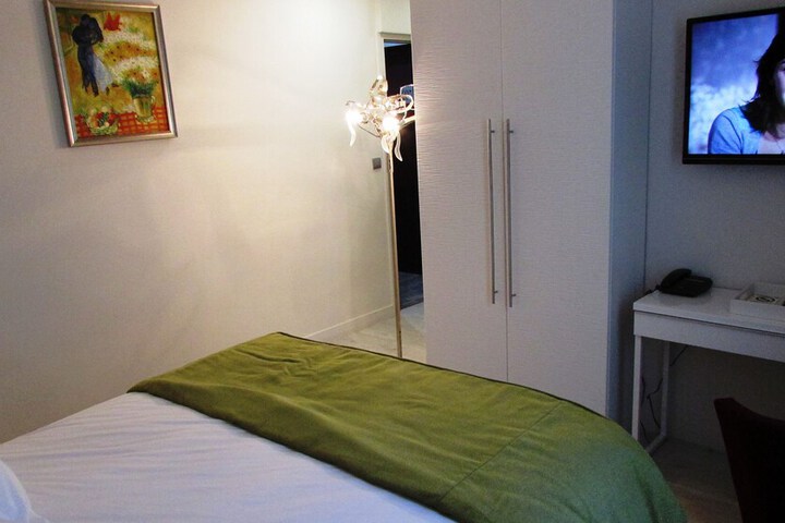 Room 22 of 46