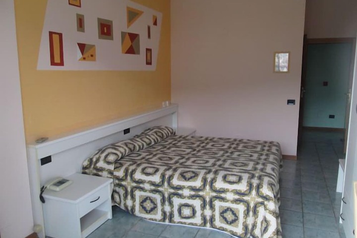 Room 12 of 34