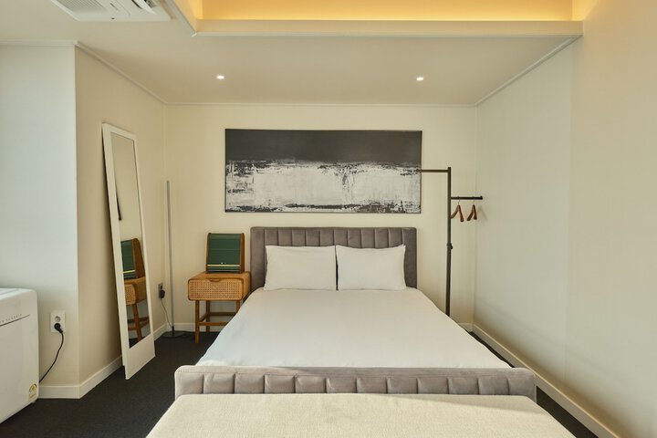 Room 80 of 224