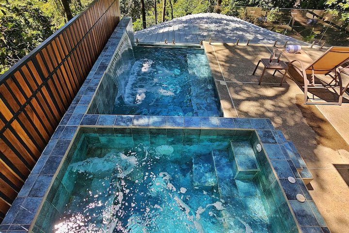 Pool 44 of 122