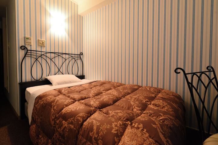 Room 9 of 17