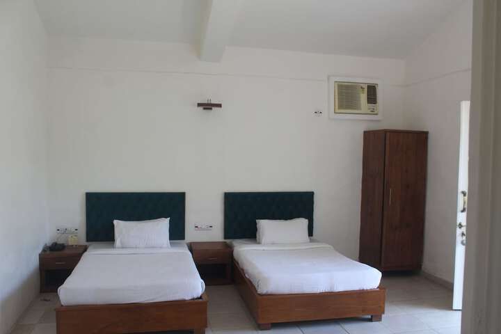 Room 28 of 156