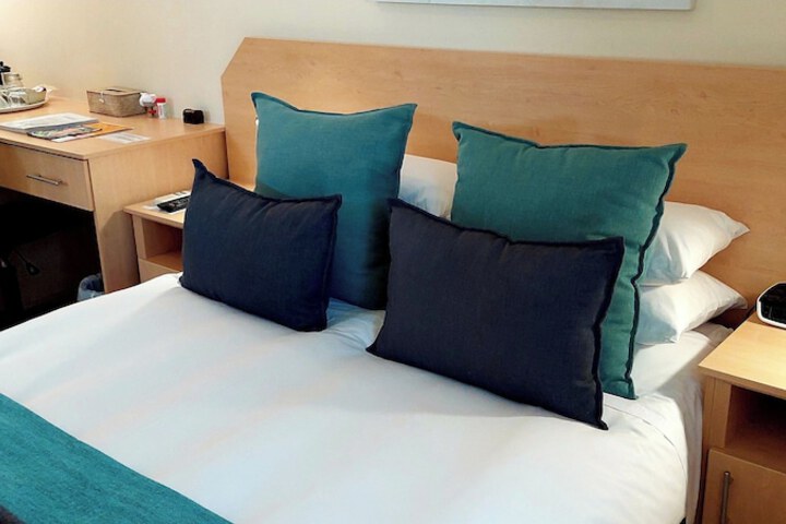 Room 16 of 150