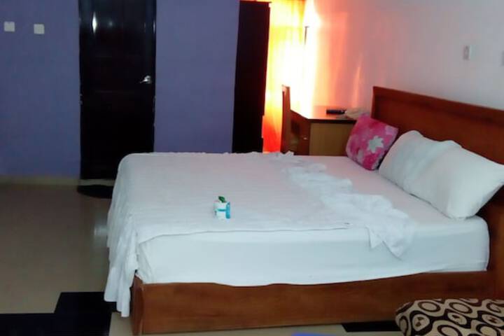Room 9 of 42