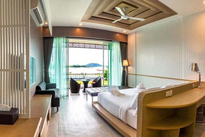 Room 10 of 72