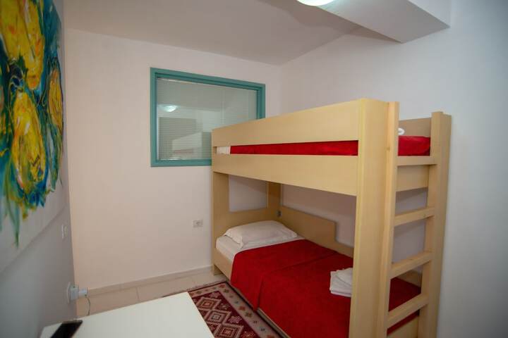Room 25 of 163