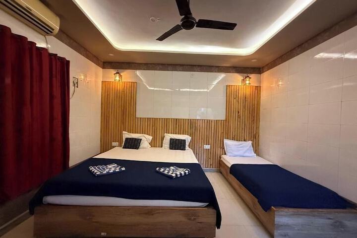 Room 12 of 19