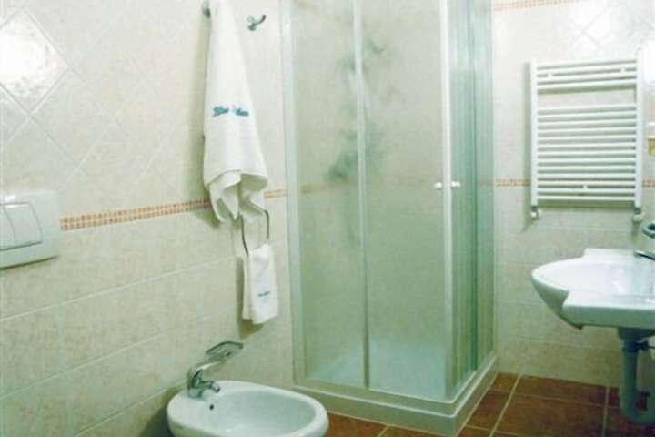 Room 6 of 17