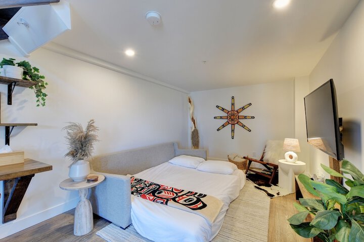 Room 28 of 53