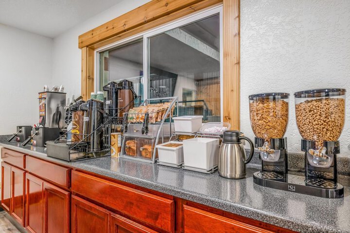 Breakfast/Coffee Service 21 of 27