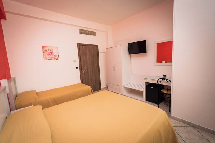 Room 28 of 99
