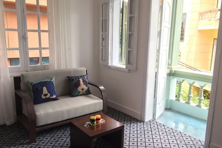 Room 11 of 27