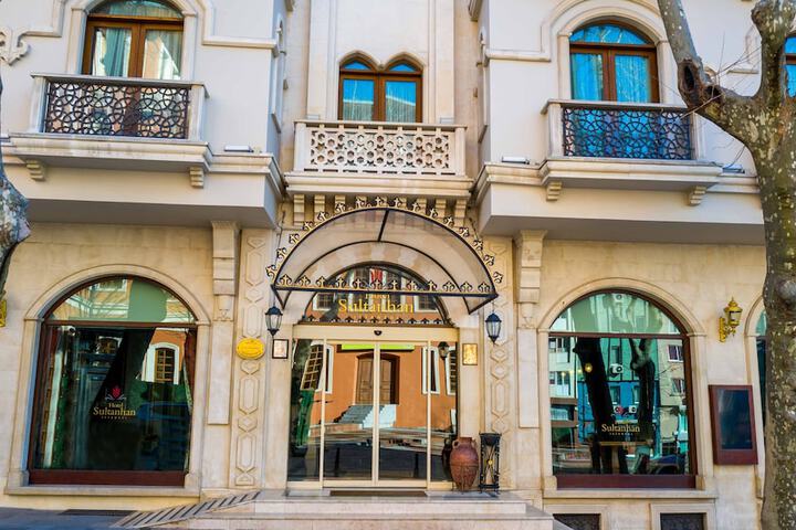 Hotel 98 of 115