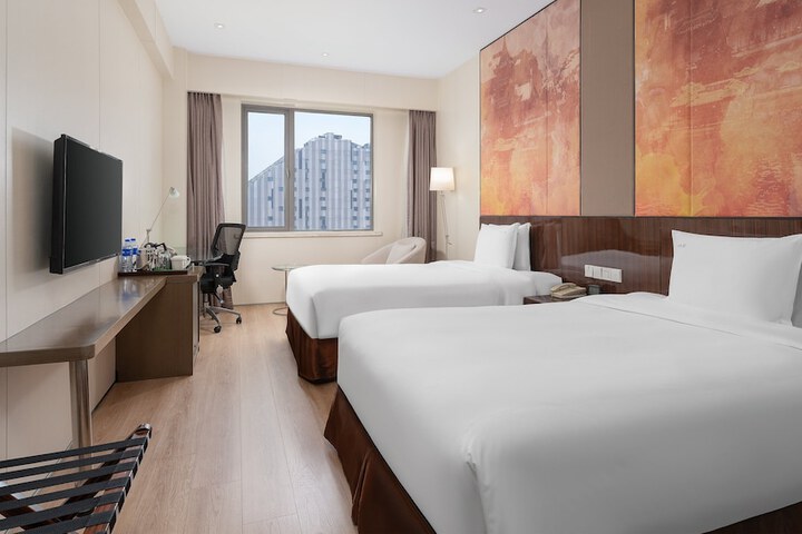 Room 14 of 64