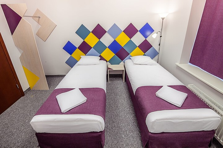 Room 10 of 33
