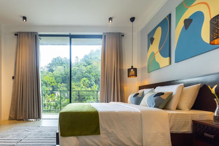 Room 2 of 37