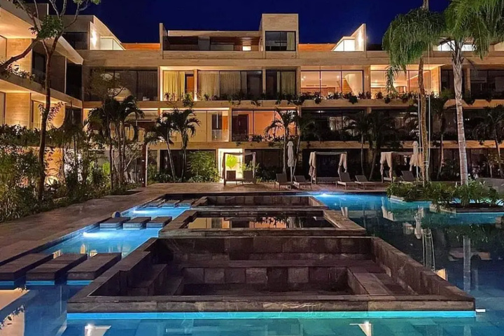 Pool 9 of 15