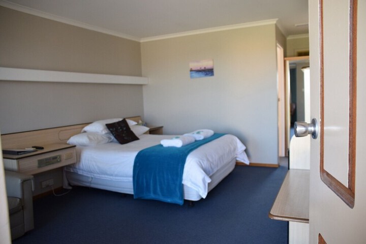 Room 10 of 37
