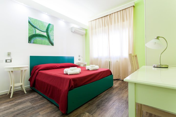 Room 6 of 26
