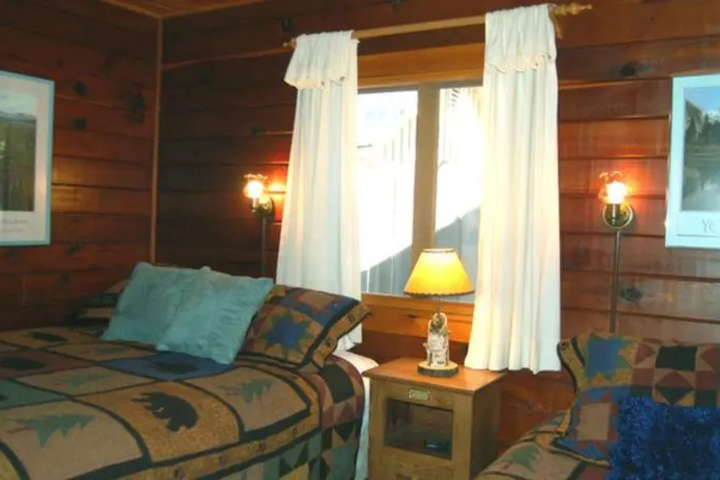 Room 5 of 9