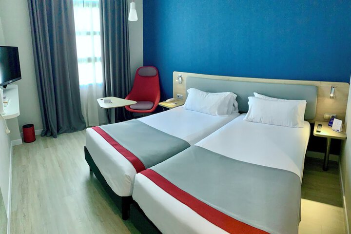 Room 10 of 30