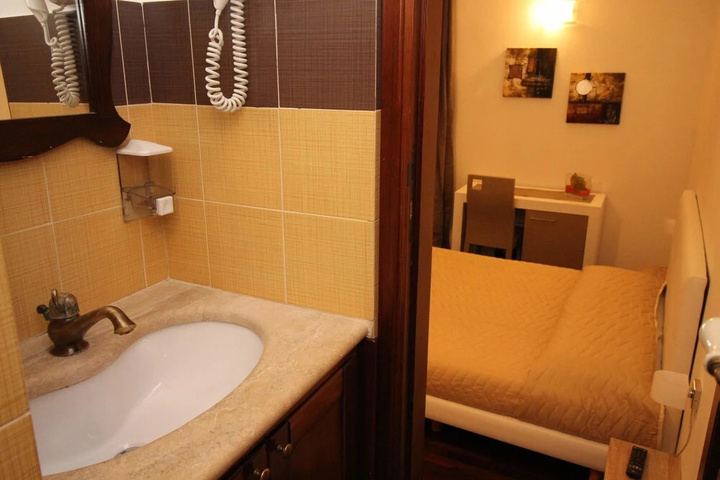 Room 15 of 24