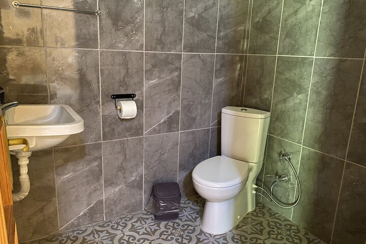 Room 32 of 33
