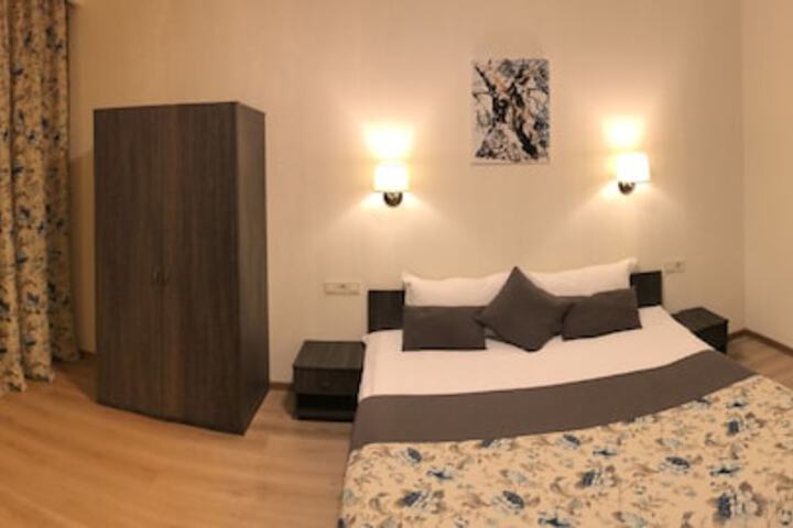 Room 34 of 106