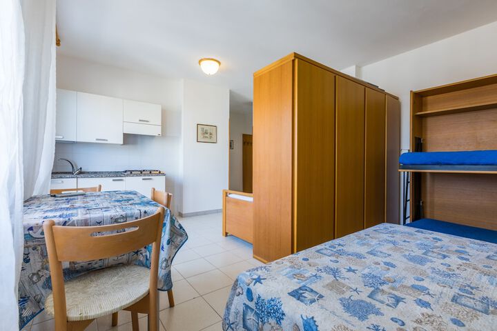 Room 6 of 49