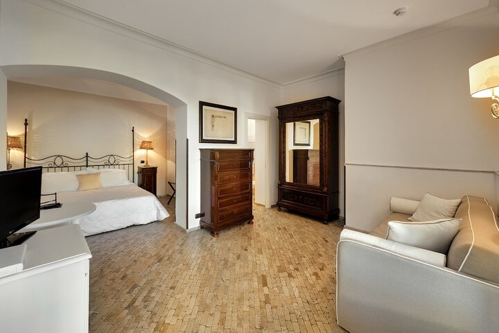 Room 30 of 103