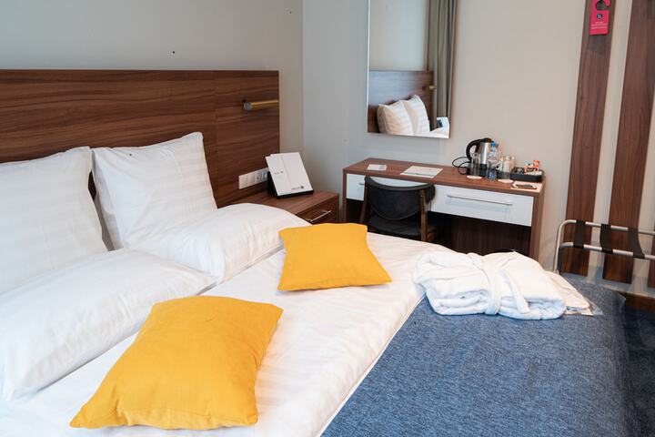 Room 3 of 91