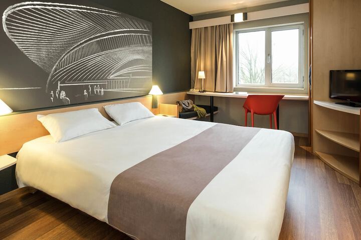 Room 5 of 38