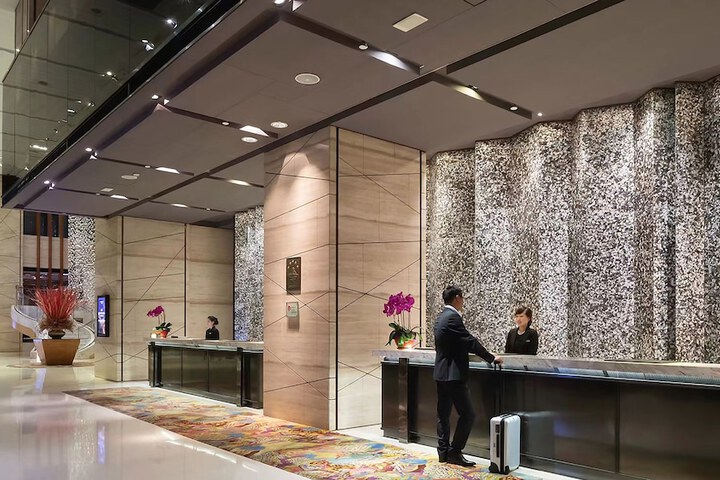 Entrance & Lobby