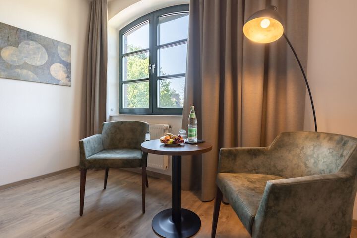Room 8 of 33