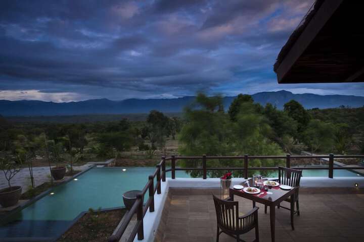Hotel with Pool