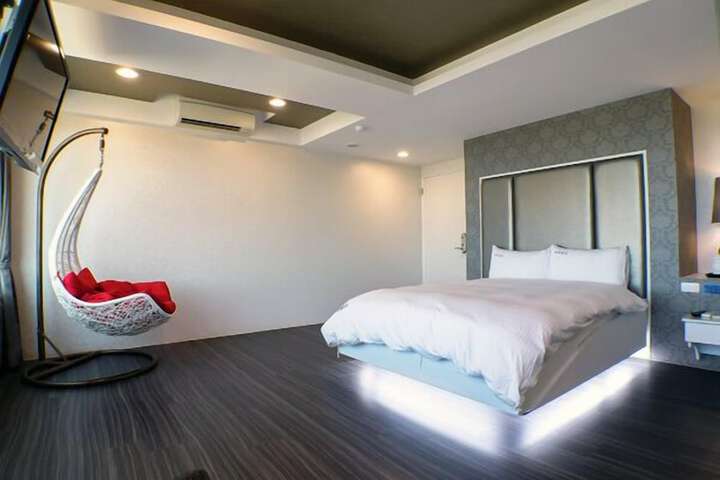 Room 14 of 34