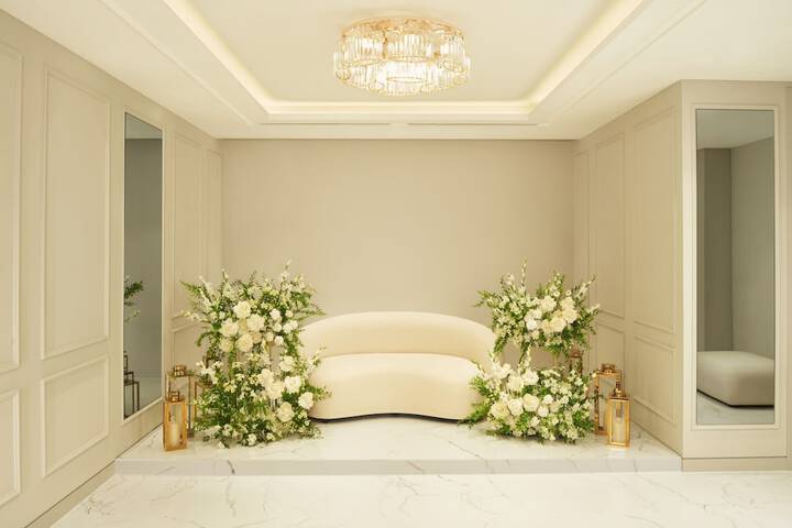 Ballroom/Hall 67 of 96
