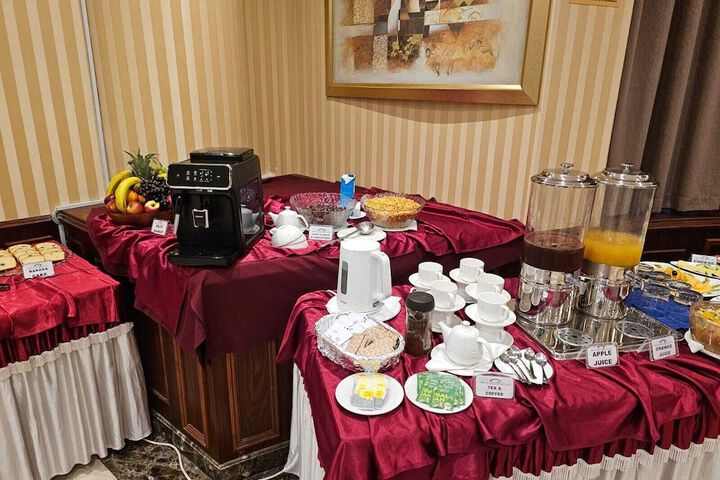 Dining 36 of 44